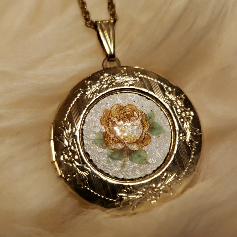 Locket Necklace - Picture 7 of 8